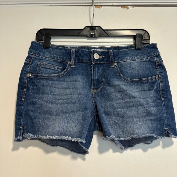 SO Shortie Denim Shorts Sz: 9 Cutoff Raw Hem. 5 Pocket. Stretch. Dark Wash. - Picture 1 of 13